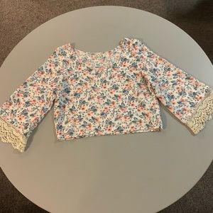 Hollister - Crop Blouse Floral Bell Sleeves